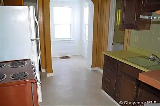 1201 Richardson Ct Photo 2