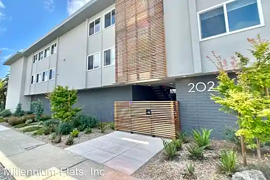 202 Samson St Photo 1