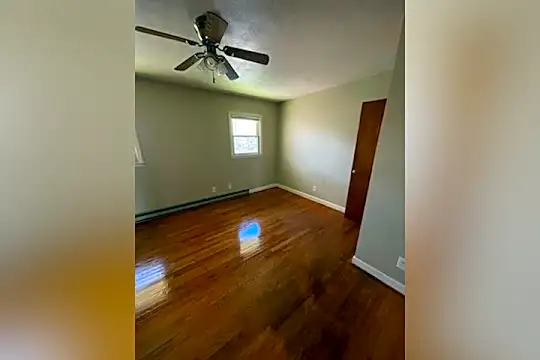120 Colonial Ct Photo 2
