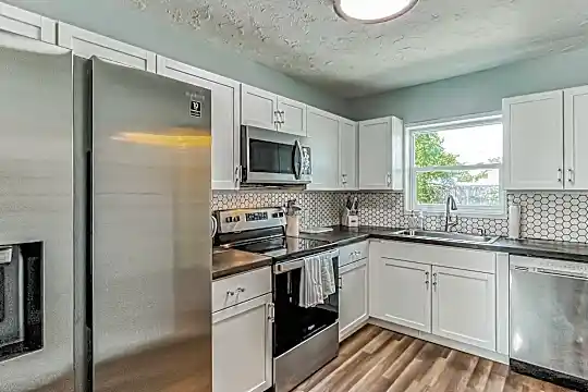 5608 Sunset Ave Photo 2