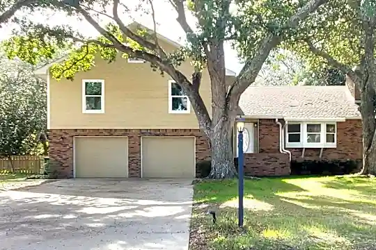 209 Glen Eagles Dr Photo 1
