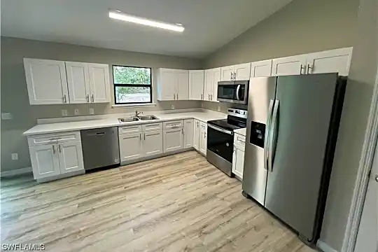 3607 E 18th St Photo 2