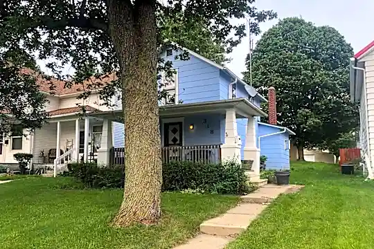 318 N Walnut St Photo 2