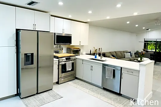 Kitchen 1.jpg
