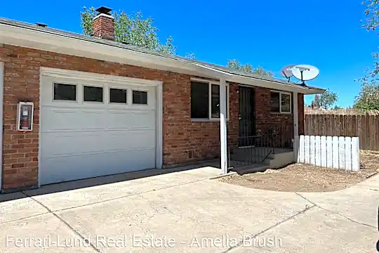 977 Berrum Ln Photo 2