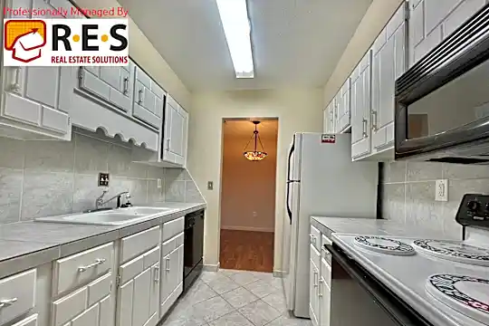 7995 E Mississippi Ave Photo 2