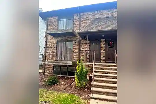 8 Sewall Ave Photo 1