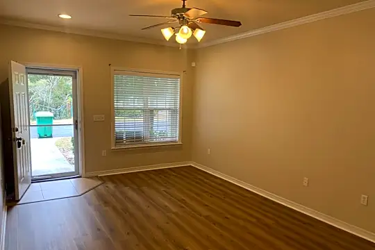 1467 Bentley Cir Photo 2