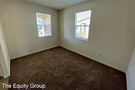 3736 E Myrtle Ave Photo 2