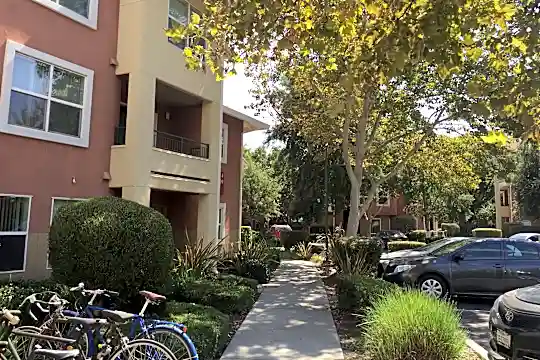 The Lexington Apartments Photo 1