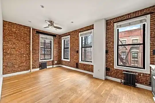 40 Market St Photo 2