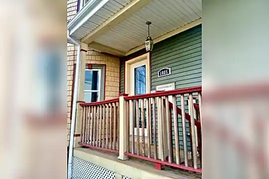 1085 Dorchester Ave Photo 2