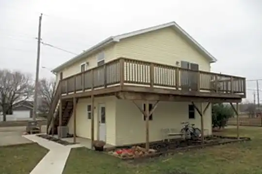 220 E Railroad Ave Photo 1