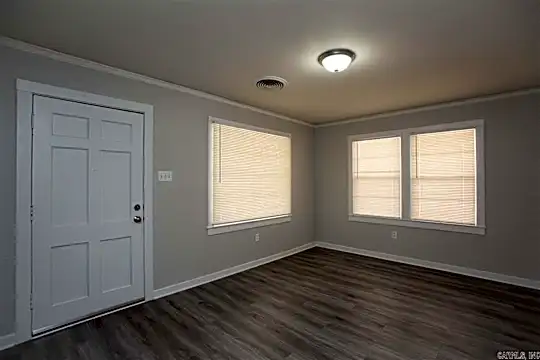 800 Blossom St Photo 2