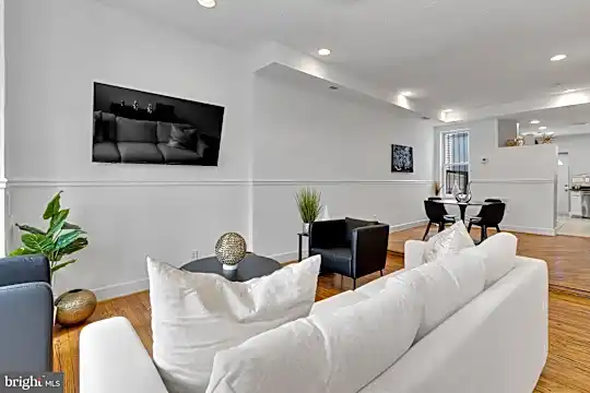 1320 Florida Ave NE Photo 2
