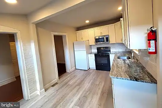 522 N Charlotte St #1 Photo 2