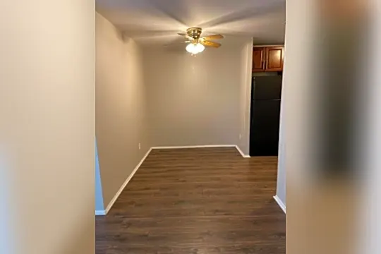 9446 Fairgreen Ln Photo 2