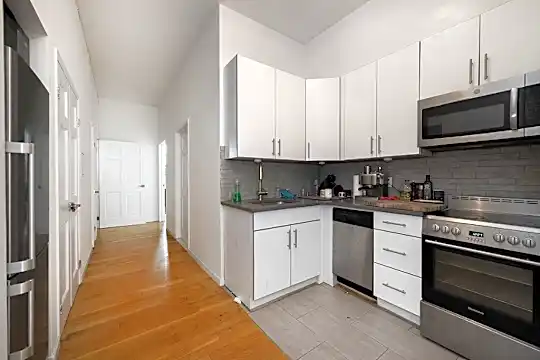 416 W 49th St Photo 2