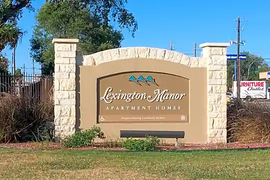 Lexington Manor Apartments Photo 2