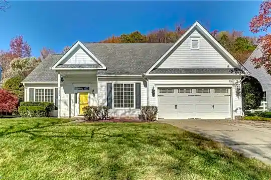 2757 Livingston Loop Photo 1