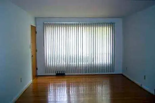 Amber Court Apartments Photo 2