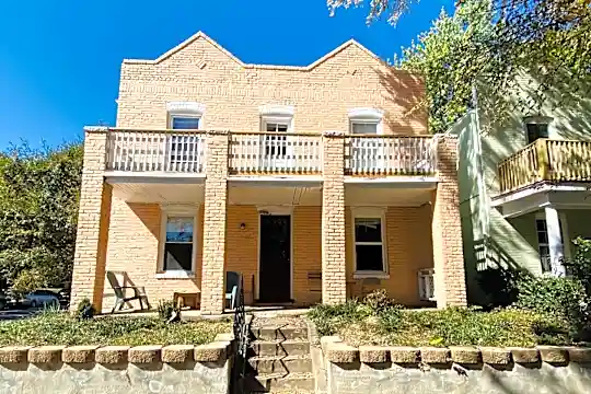 2 N Dooley Ave Photo 2