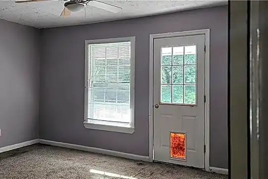 1827 Whitehall Forest Ct SE Photo 2