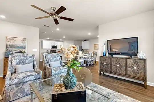 5305 Conservation Cir Photo 2