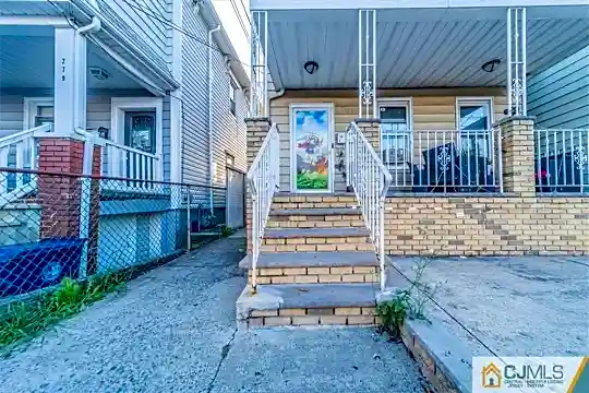 281 Goodwin St Photo 1