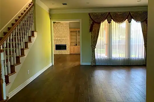 17906 Old Preston Ct Photo 2