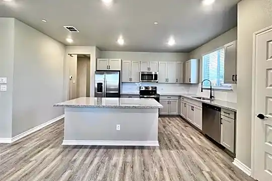 4450 Bramble Ln #500 Photo 2