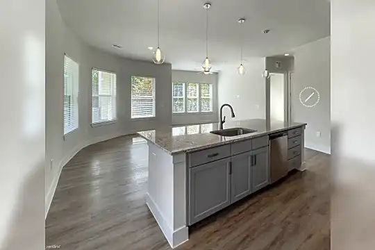 3995 Richmond Ave. Photo 1
