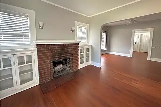 627 N Hyer Ave Photo 2