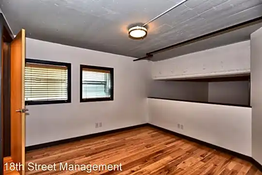 401 S Elgin Avenue Photo 2
