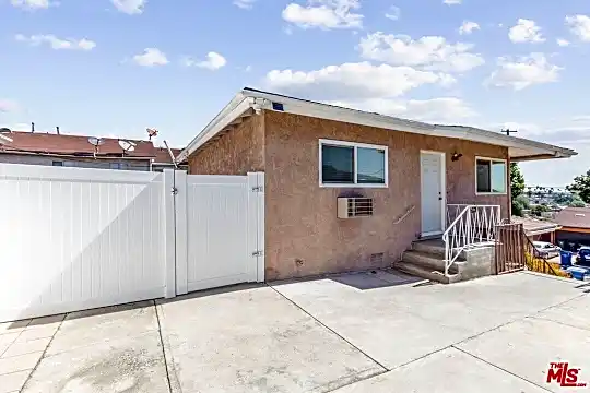 3717 Randolph Ave Photo 2