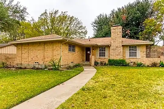 319 N Wood Dr Photo 1