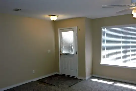 138 Windward Ct Photo 2