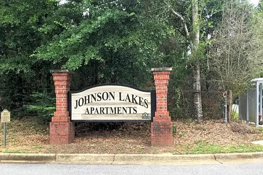 Johnson Lake Apartments Photo 2