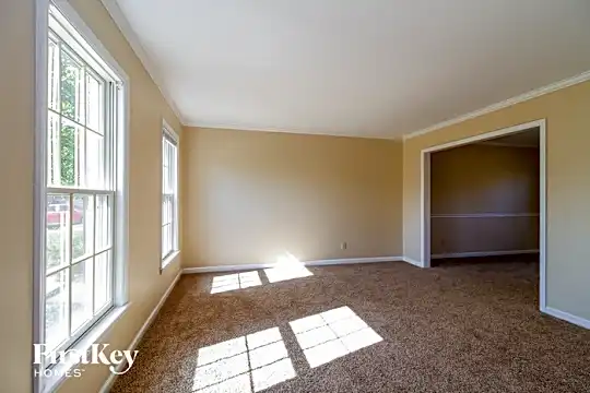 8280 Twin Cove Ct Photo 2