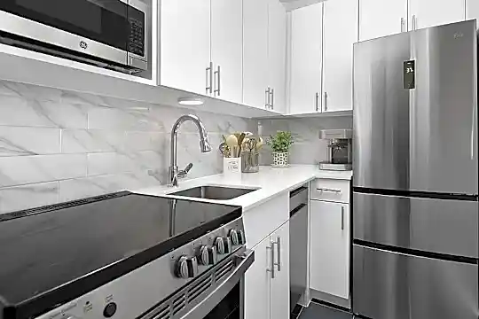 1400 N Lake Shore Dr Photo 2