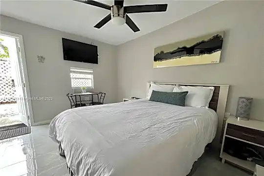 361 SW 20th Rd #COTTAGE Photo 1