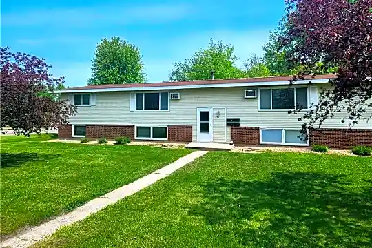 255 6th Ave NE Photo 2
