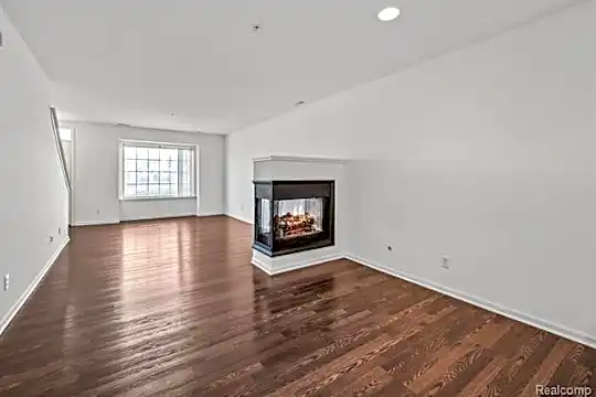 3094 Camden Dr Photo 2
