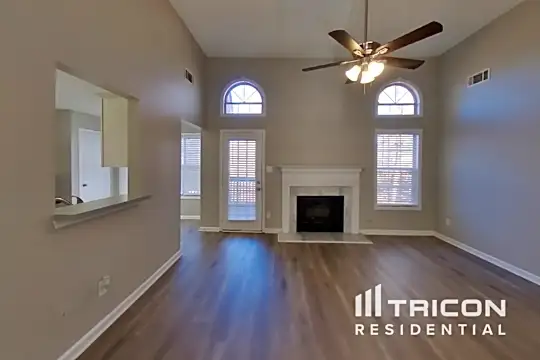 1422 Buckingham Drive Photo 2