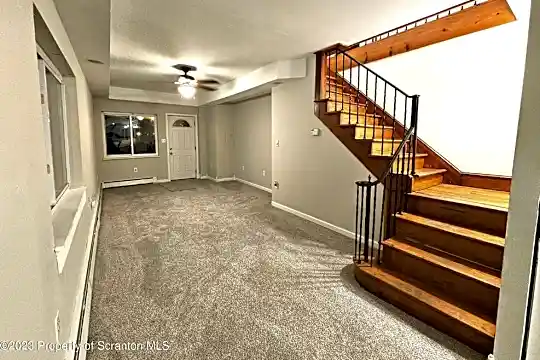 142 E Grace St Photo 2
