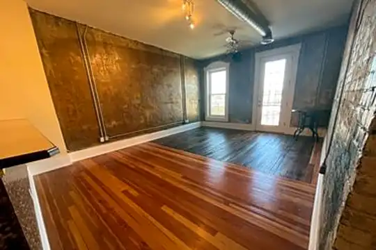215 Huron Ave Photo 1