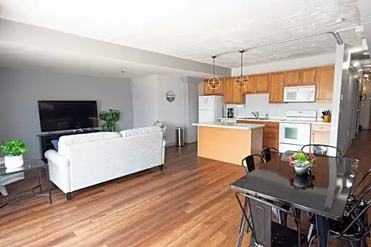 401 W Shoreline Dr Photo 1