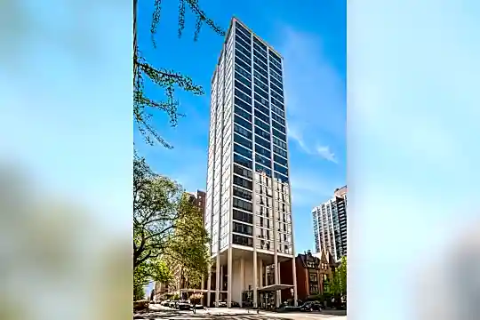 1300 N Astor St #26A Photo 1