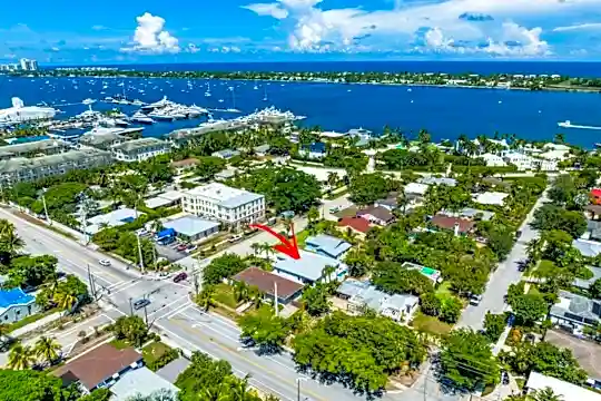 3659 N Flagler Dr Photo 2