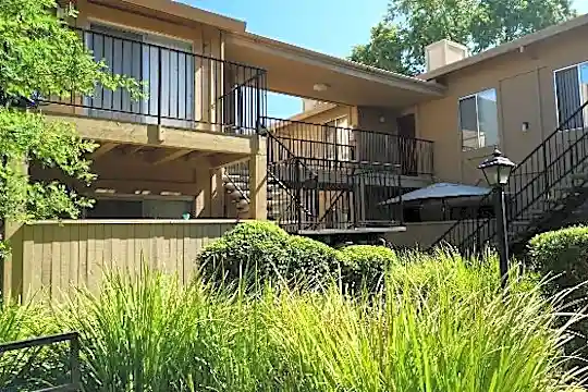 5425 Garfield Ave Photo 2